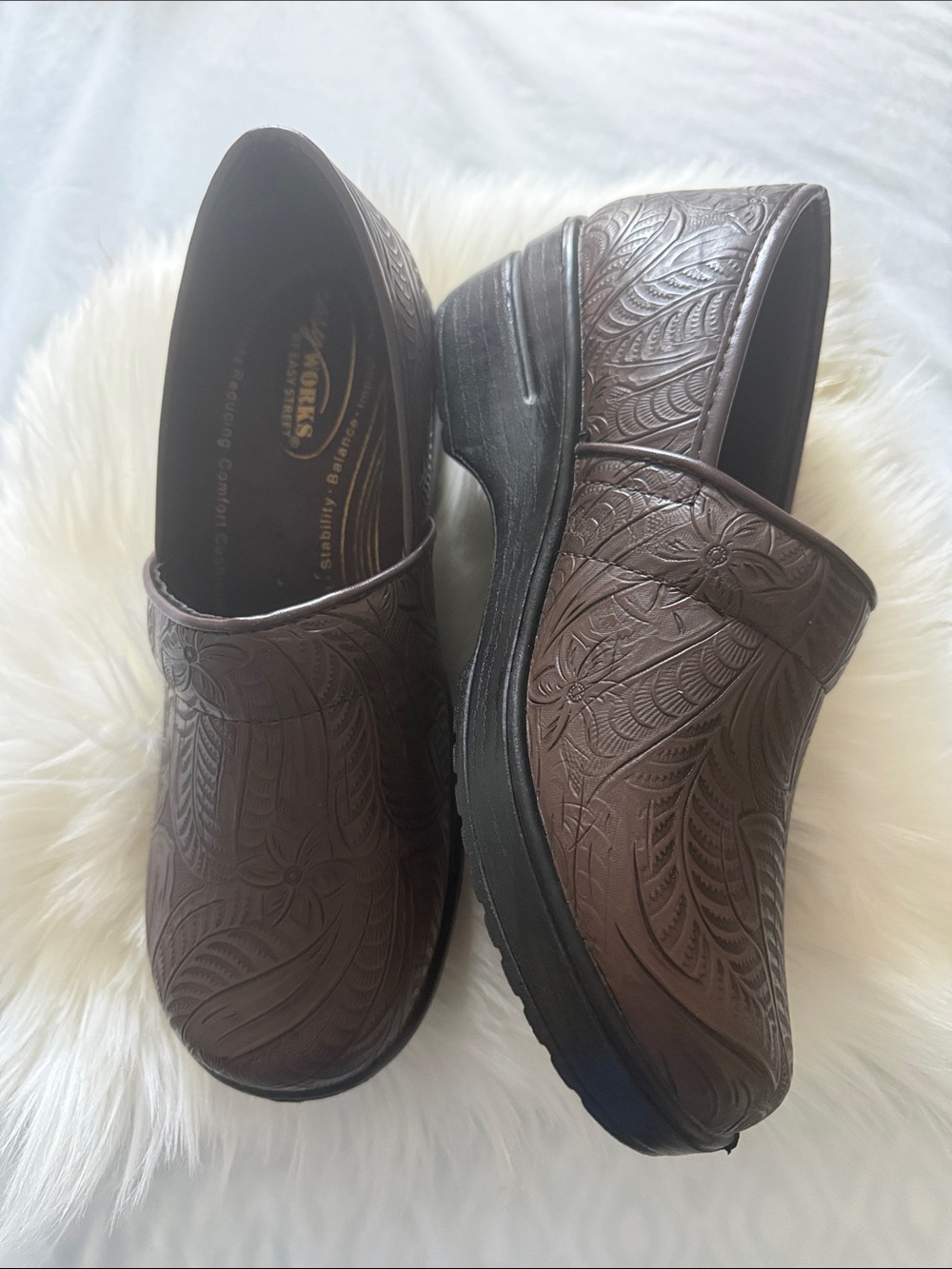 NEW Easy Works by Easy Street Lyndee Women's Slip Resistant Clog Work Shoe
